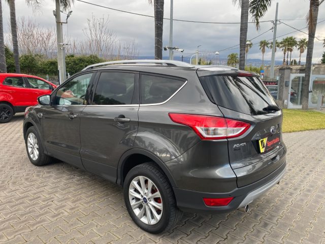 Ford Kuga 2.0 TDCI 150 CV 4WD Powershift Titanium - foto 3 di 30