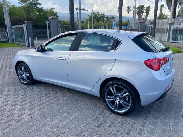 Alfa Romeo Giulietta 1.6 JTDm-2 105 CV, del 2015, 213.000 km, in vendita a Giarre (CT)