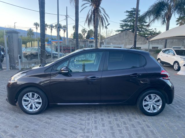 Peugeot 208 1.4 8V HDi 68CV 5p., del 2013, 228.000 km, in vendita a Giarre (CT)