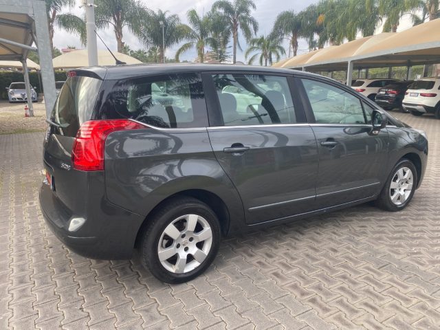 Peugeot 5008 1.6 HDi 115CV Business 7 posti, del 2013, 235.000 km, in vendita a Giarre (CT)