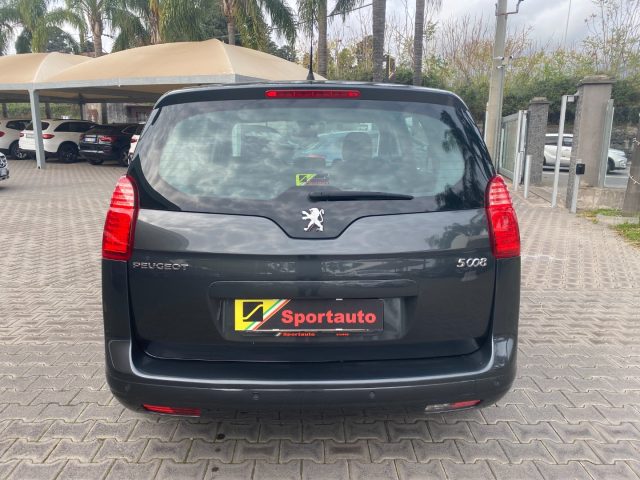 Peugeot 5008 1.6 HDi 115CV Business 7 posti, del 2013, 235.000 km, in vendita a Giarre (CT)