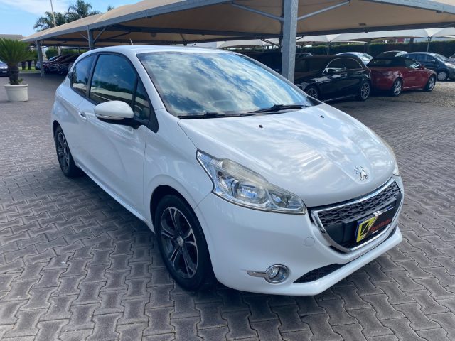 Peugeot 208 1° serie PureTech 82 3 porte - foto 2 di 4